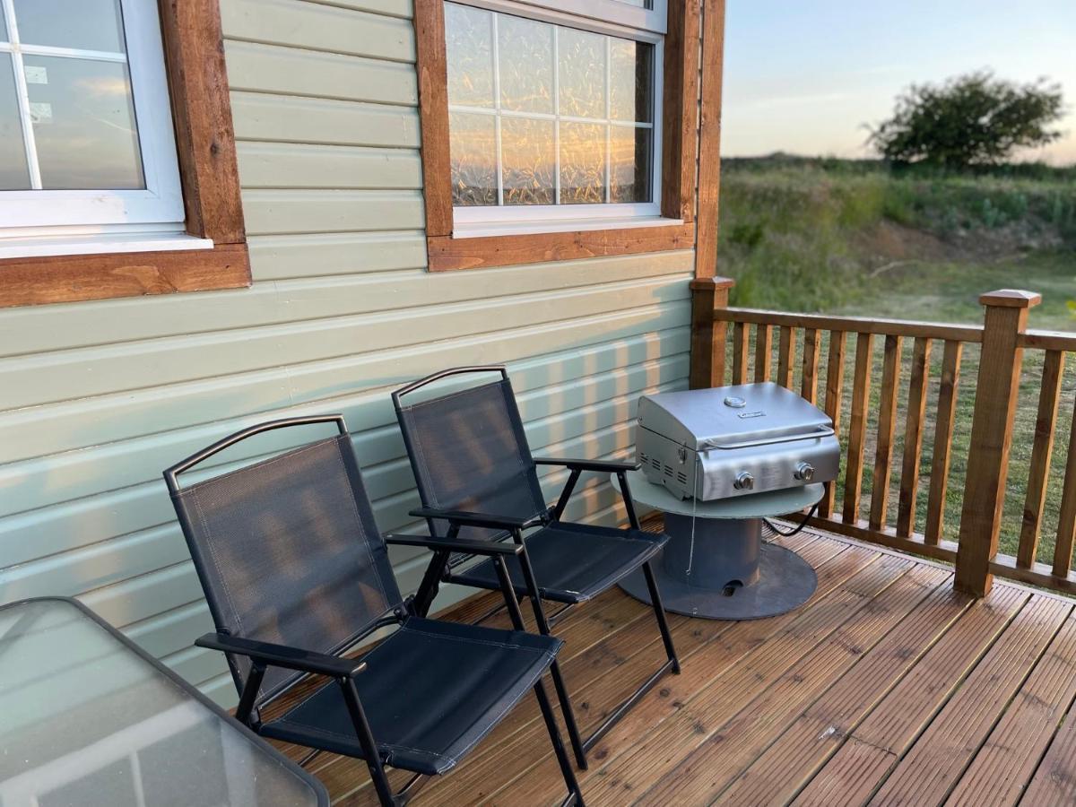 Keepers Shepherd Hut With Hot Tub Whitby Eksteriør bilde