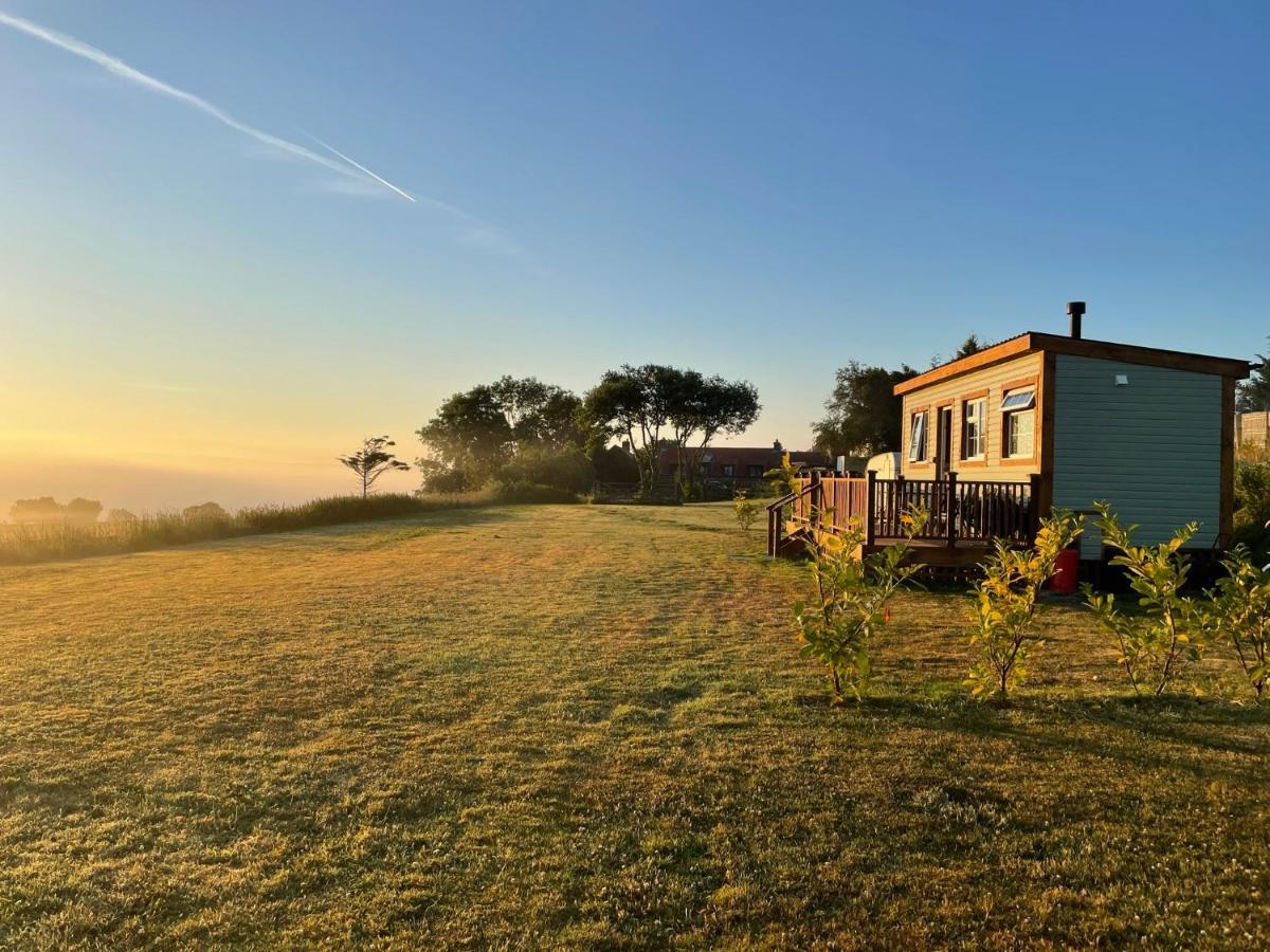 Keepers Shepherd Hut With Hot Tub Whitby Eksteriør bilde