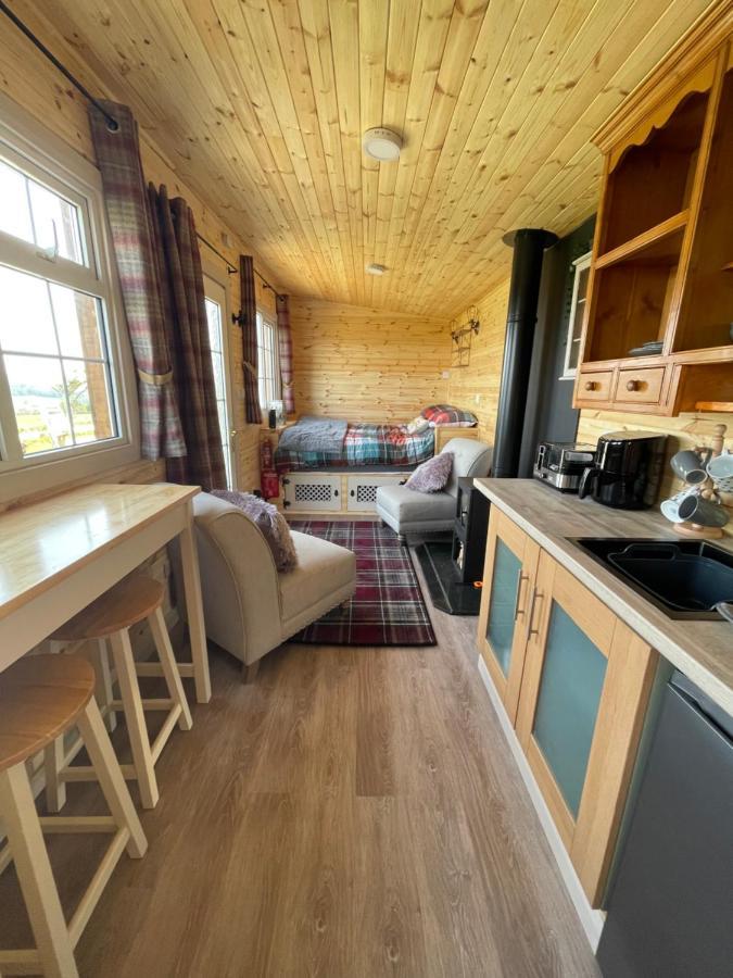 Keepers Shepherd Hut With Hot Tub Whitby Eksteriør bilde