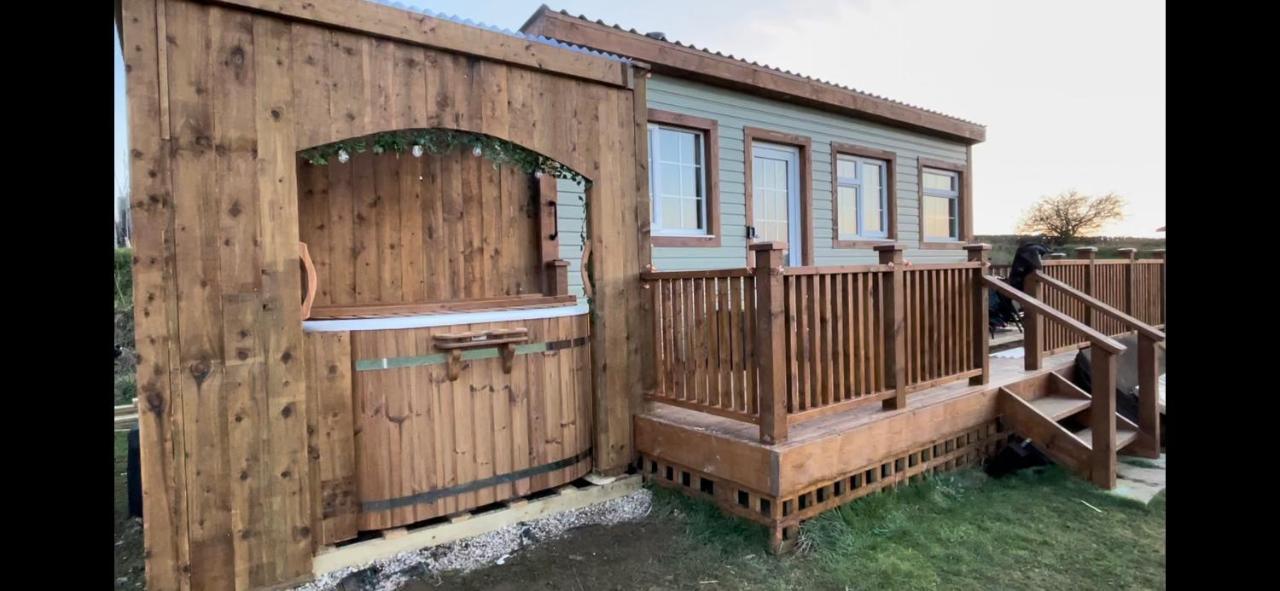 Keepers Shepherd Hut With Hot Tub Whitby Eksteriør bilde