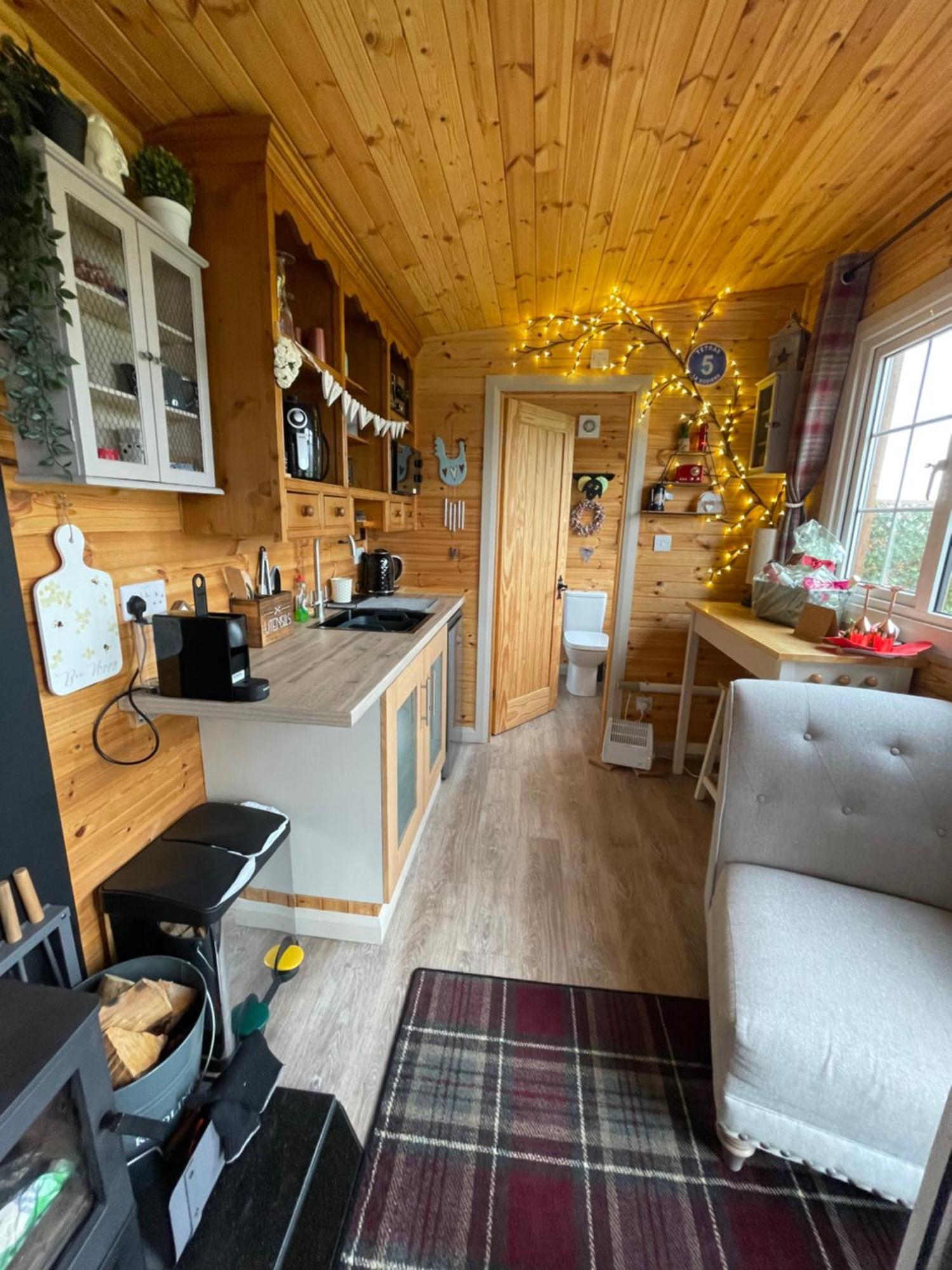 Keepers Shepherd Hut With Hot Tub Whitby Eksteriør bilde